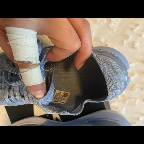 Under Armour running shoes - Picture 6 of 12